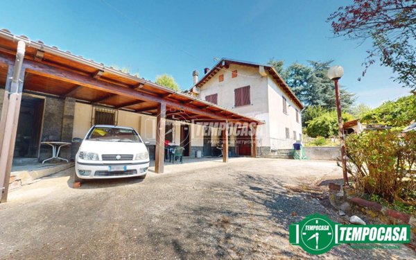 casa indipendente in vendita a Valenza