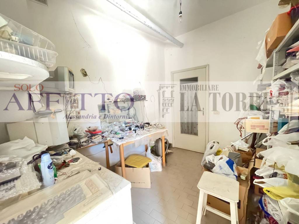locale commerciale in vendita a Valenza
