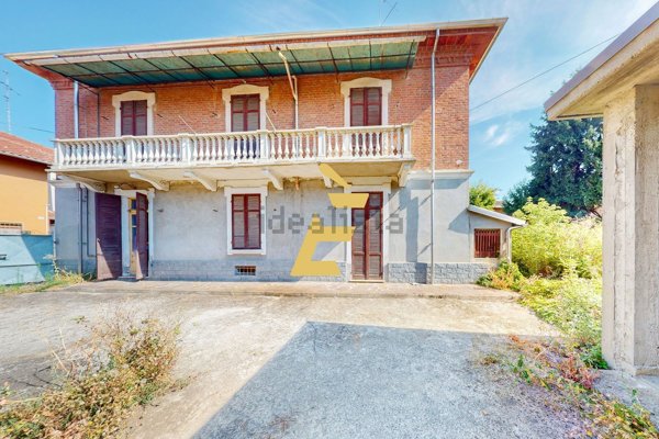 casa indipendente in vendita a Valenza