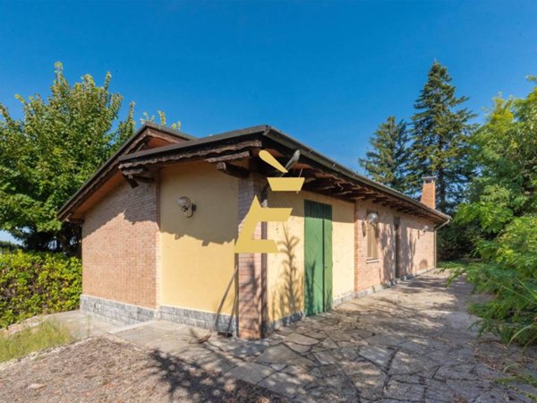 casa indipendente in vendita a Valenza