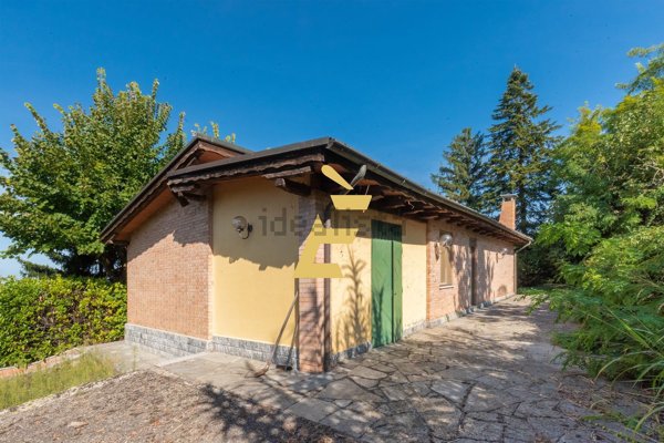 casa indipendente in vendita a Valenza