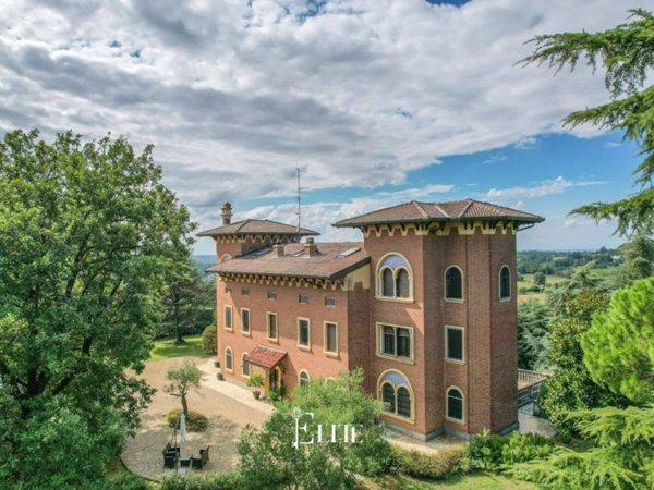 casa indipendente in vendita a Valenza