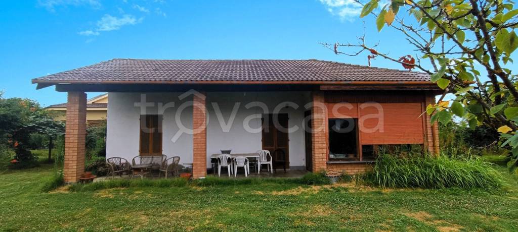 casa indipendente in vendita a Valenza