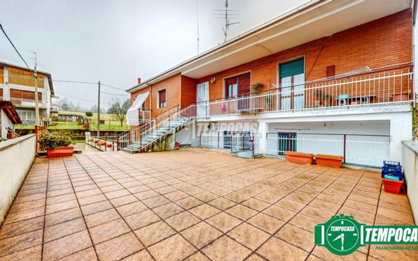 casa indipendente in vendita a Valenza