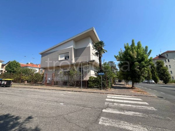 casa indipendente in vendita a Valenza