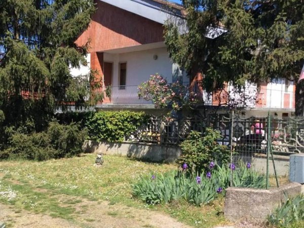 casa indipendente in vendita a Valenza