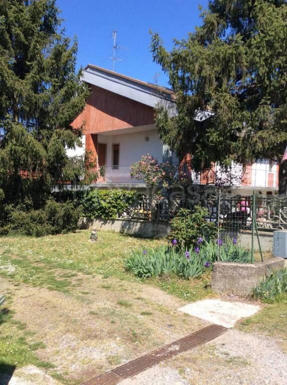 casa indipendente in vendita a Valenza