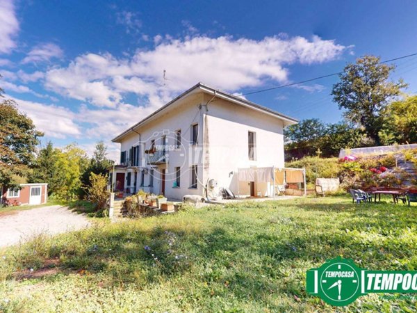 casa indipendente in vendita a Valenza