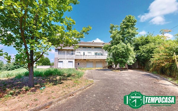 casa indipendente in vendita a Valenza
