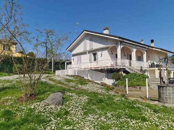 casa indipendente in vendita a Valenza