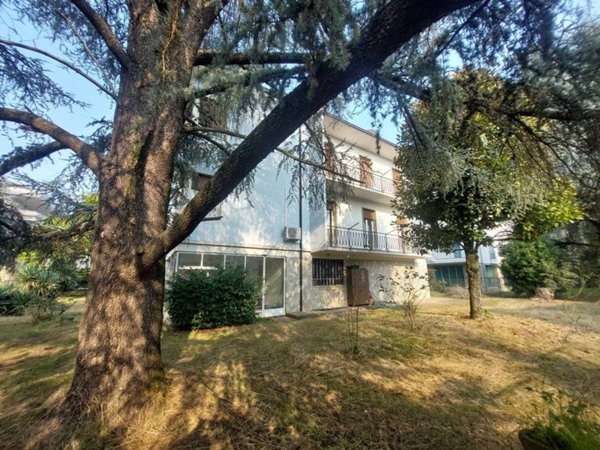 casa indipendente in vendita a Valenza