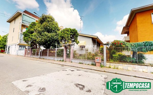 casa indipendente in vendita a Valenza