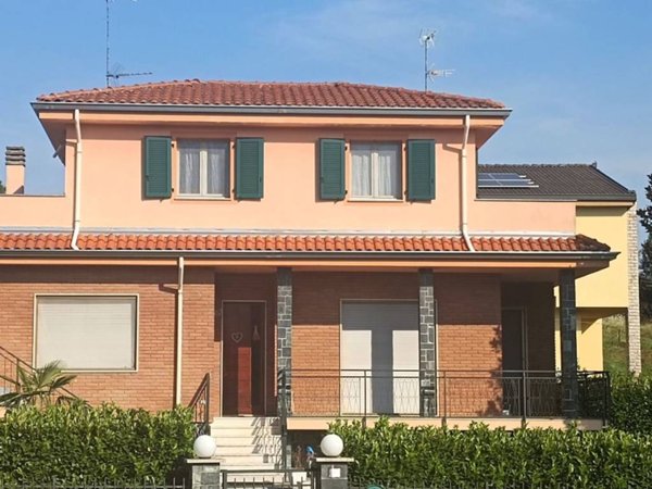 casa indipendente in vendita a Valenza