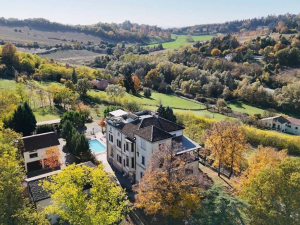 casa indipendente in vendita a Valenza