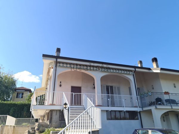 casa indipendente in vendita a Valenza