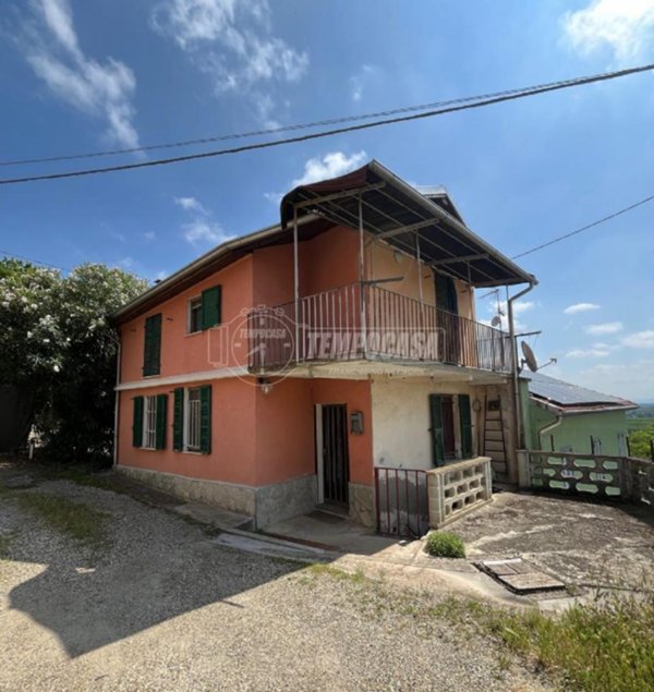 casa indipendente in vendita a Valenza
