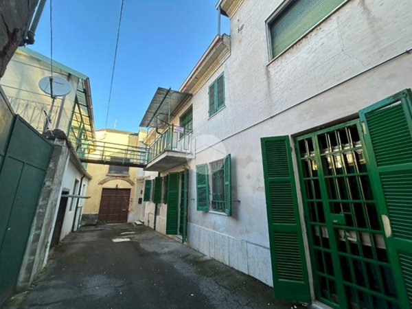 casa semindipendente in vendita a Valenza