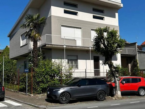 casa indipendente in vendita a Valenza
