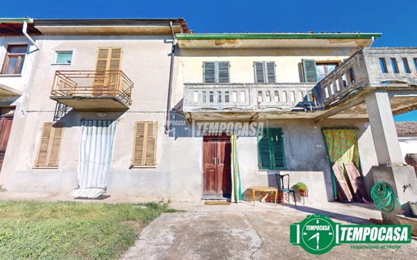 casa indipendente in vendita a Valenza