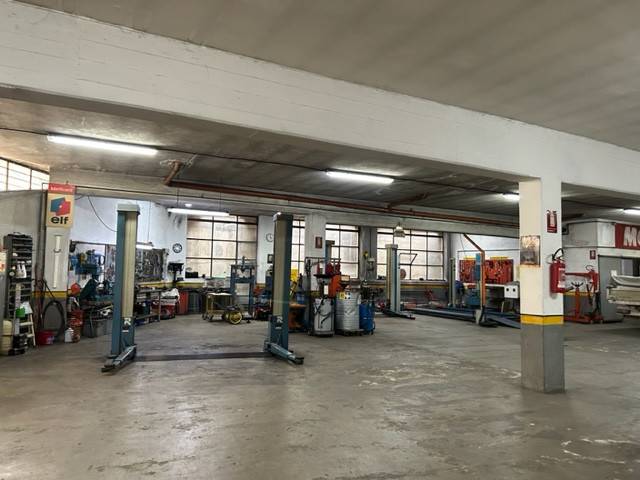 negozio in vendita a Valenza