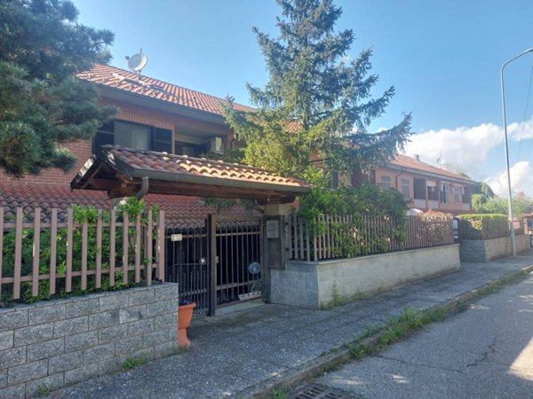 casa indipendente in vendita a Valenza