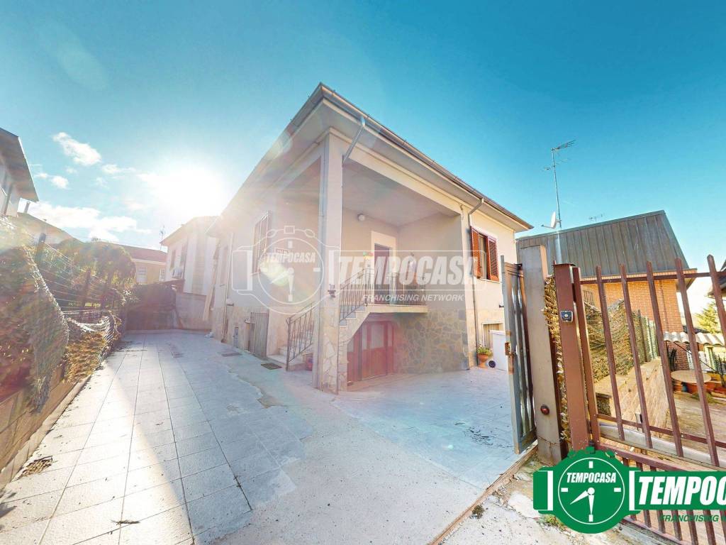 casa indipendente in vendita a Valenza