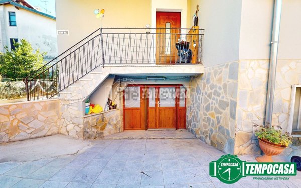 casa indipendente in vendita a Valenza