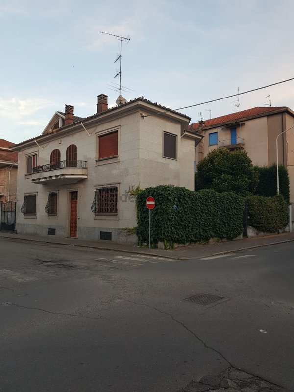 casa indipendente in vendita a Valenza