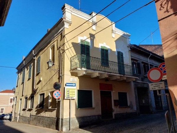 casa indipendente in vendita a Valenza