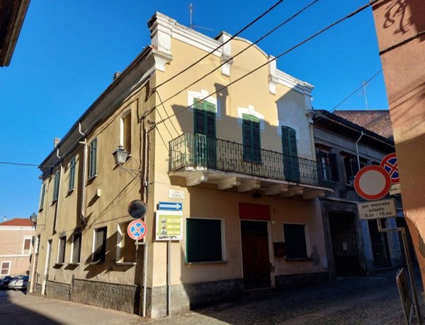 casa indipendente in vendita a Valenza