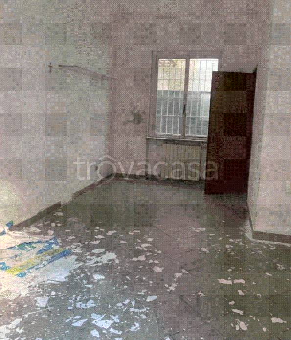 negozio in vendita a Valenza