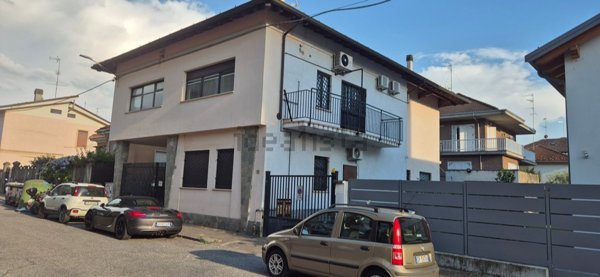 casa indipendente in vendita a Valenza
