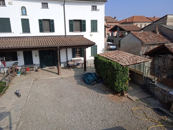 casa indipendente in vendita a Valenza
