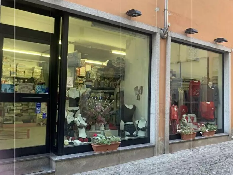 negozio in vendita a Valenza