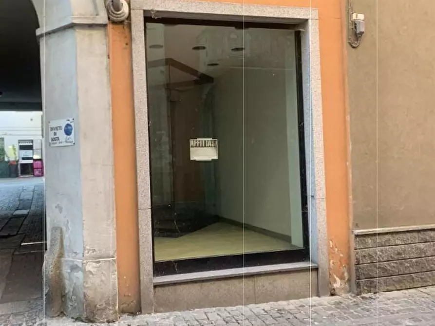 negozio in vendita a Valenza