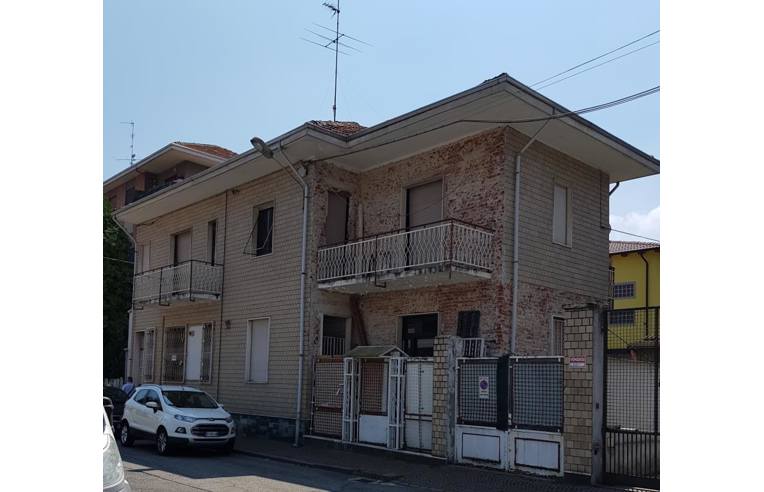 casa indipendente in vendita a Valenza