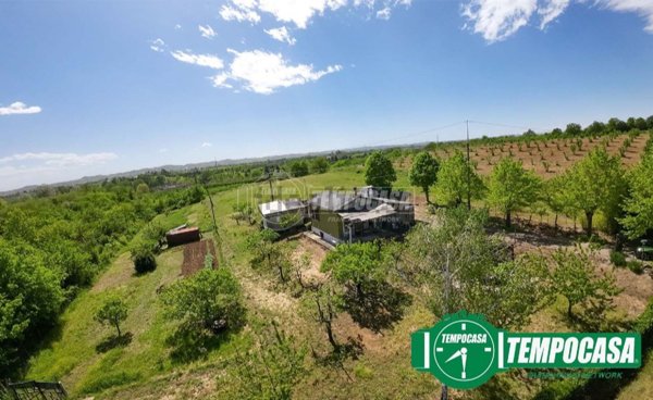 casa indipendente in vendita a Valenza