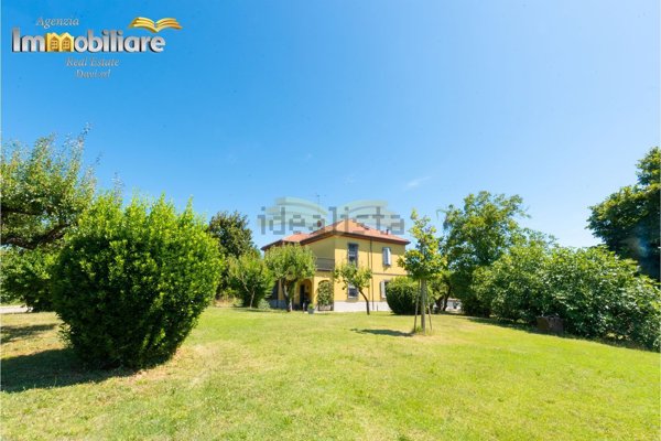 casa indipendente in vendita a Valenza