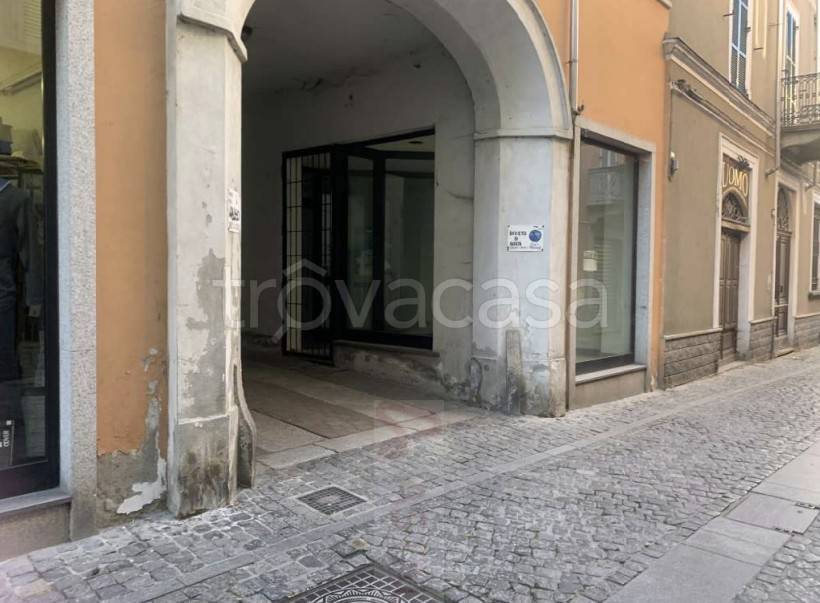 negozio in vendita a Valenza