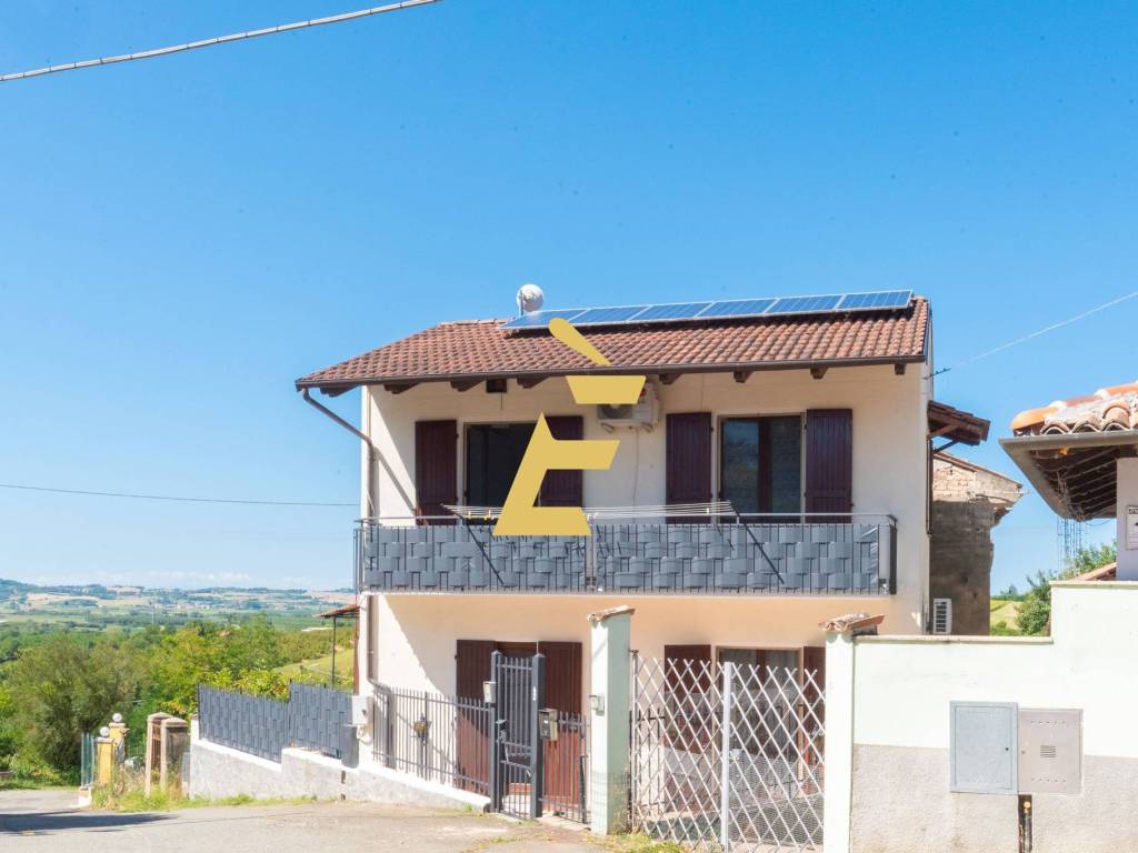 casa indipendente in vendita a Valenza