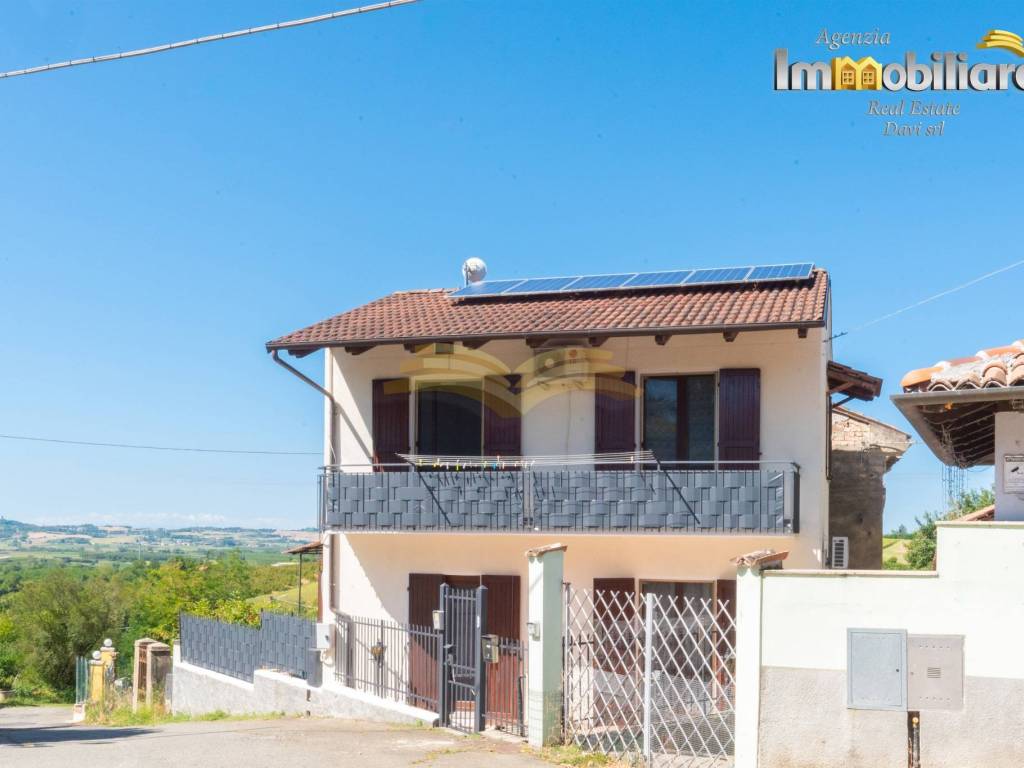 casa indipendente in vendita a Valenza