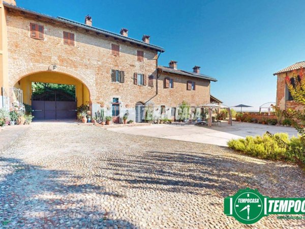 casa indipendente in vendita a Valenza