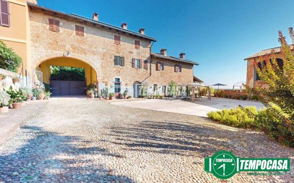 casa indipendente in vendita a Valenza