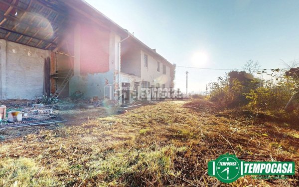 casa indipendente in vendita a Valenza