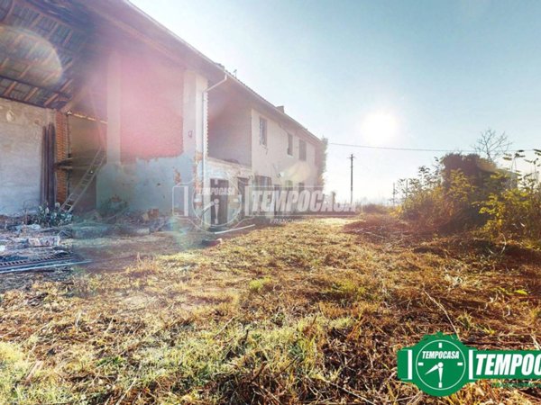 casa indipendente in vendita a Valenza
