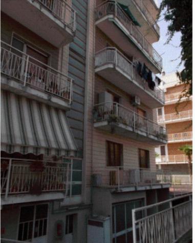 negozio in vendita a Valenza