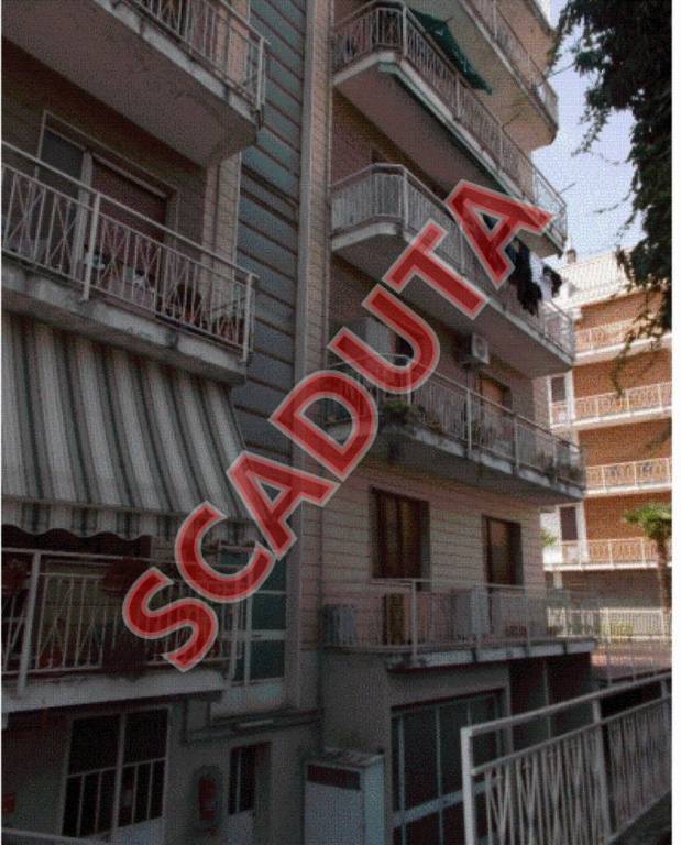 negozio in vendita a Valenza