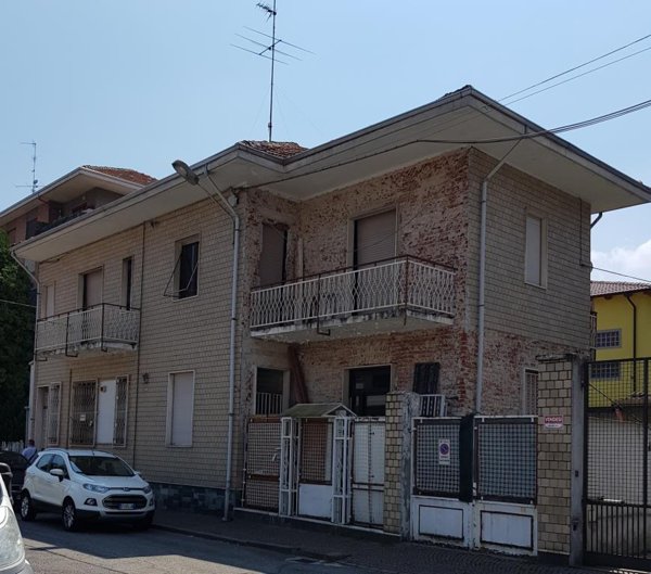 casa indipendente in vendita a Valenza