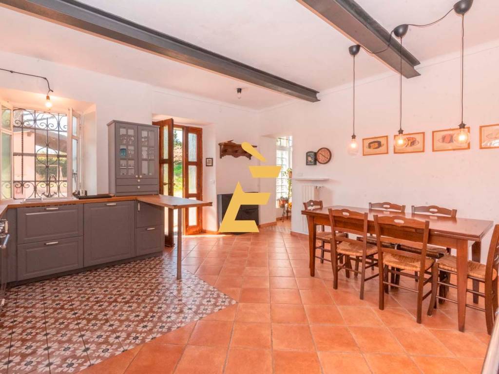 casa indipendente in vendita a Valenza