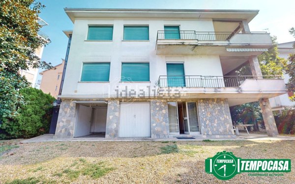 casa indipendente in vendita a Valenza